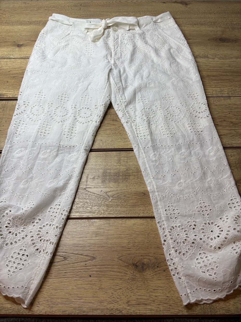 Women’s Sundance 100% Cotton White Eyelet Cropped Pants Size 14